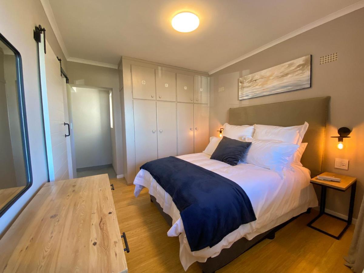 Apartment Sundrenched 2 Bed 2 Bath + Sea Views *