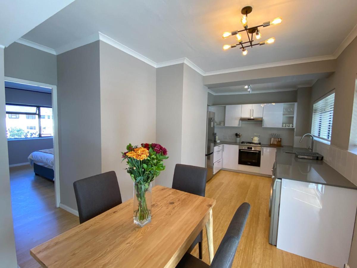 Sundrenched 2 Bed 2 Bath + Sea Views * Kapstadt