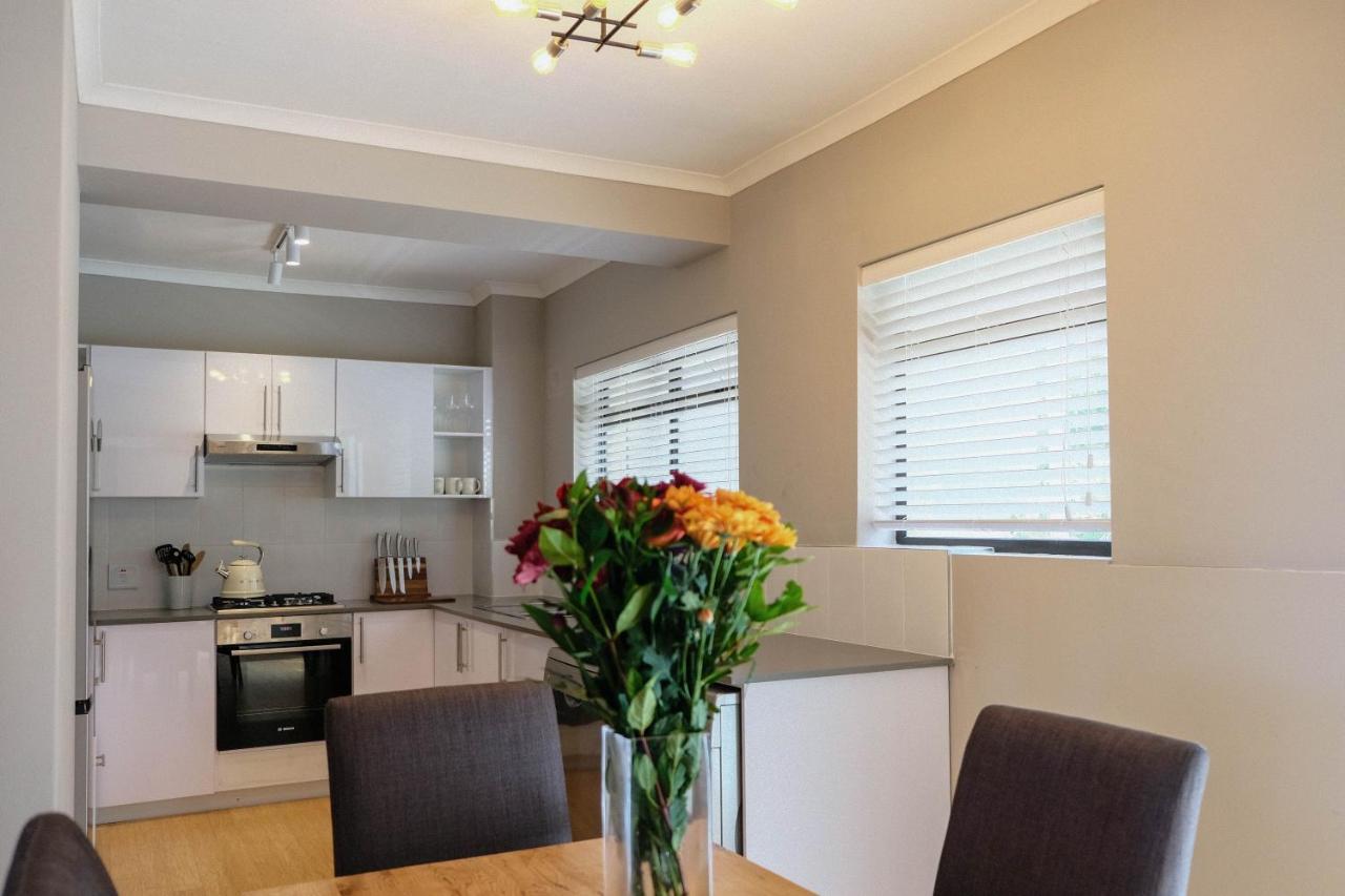 Apartment Sundrenched 2 Bed 2 Bath + Sea Views *