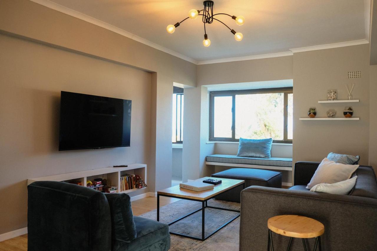 Sundrenched 2 Bed 2 Bath + Sea Views *