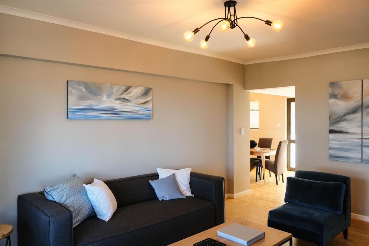 Sundrenched 2 Bed 2 Bath + Sea Views Apartment *