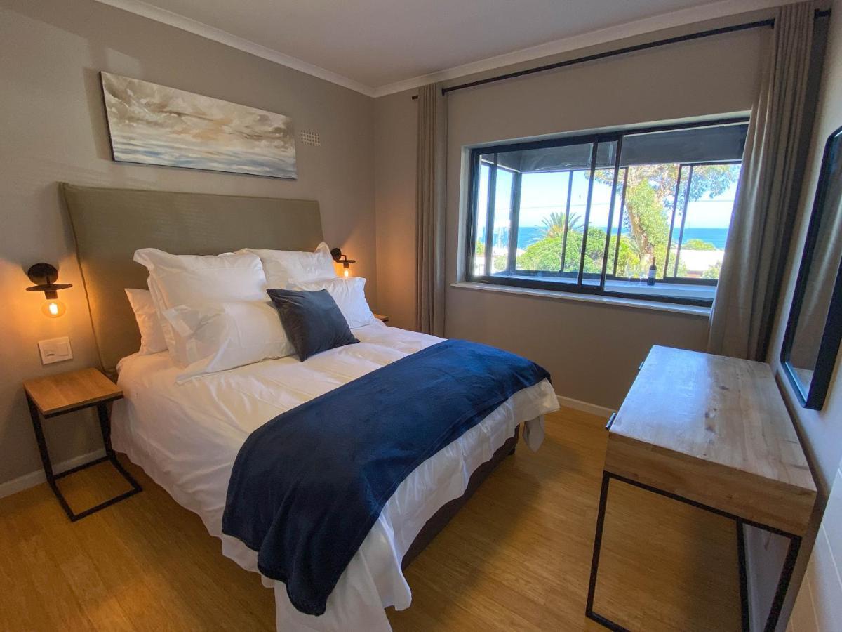 Sundrenched 2 Bed 2 Bath + Sea Views * Cape Town
